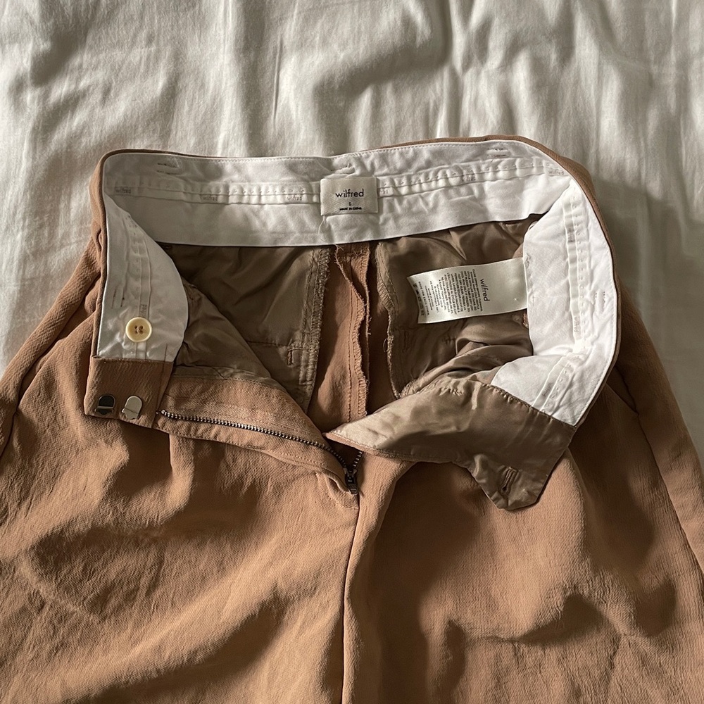 Aritzia Wilfred effortless shorts tan khaki size 0 - Picture 3 of 4